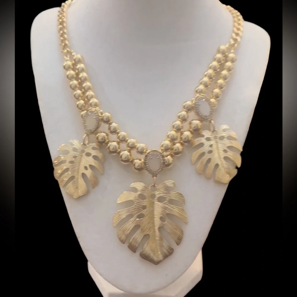 RARE‎ LILLY PULITZER BANANA LEAF NECKLACE NWT